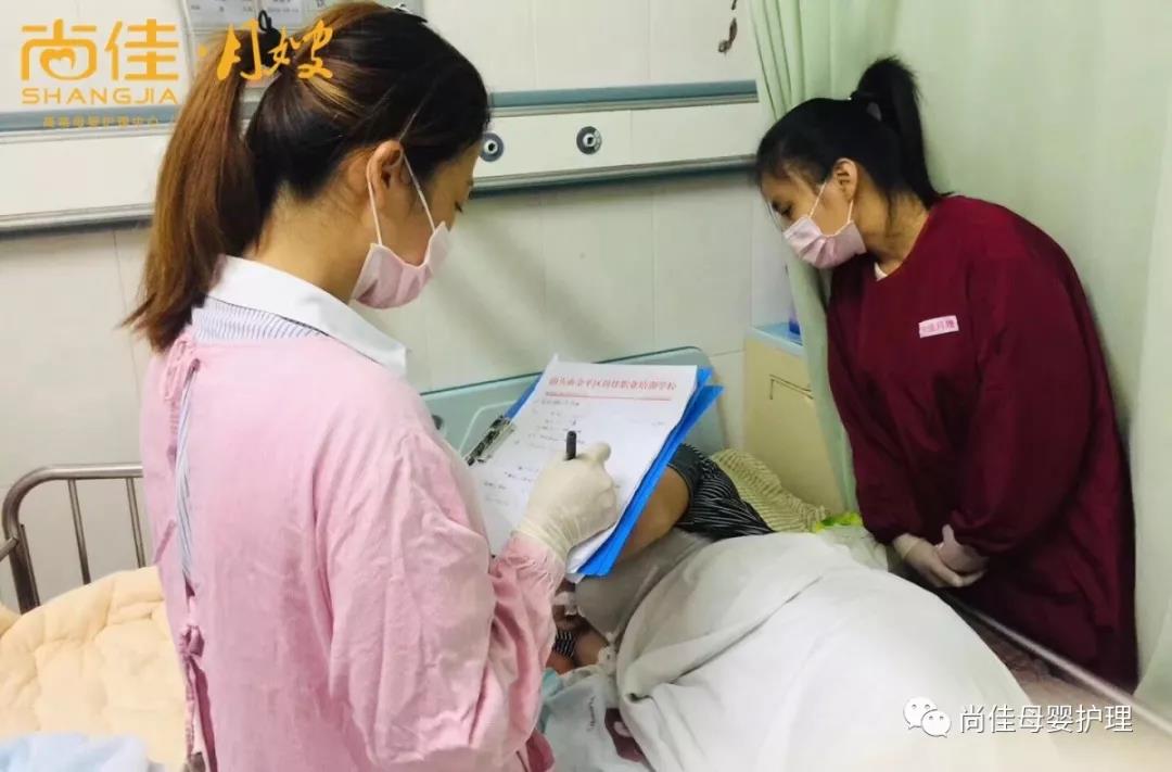 尚佳專業(yè)月嫂丨母乳丨你還認(rèn)為初乳很臟，要擠掉的嗎？